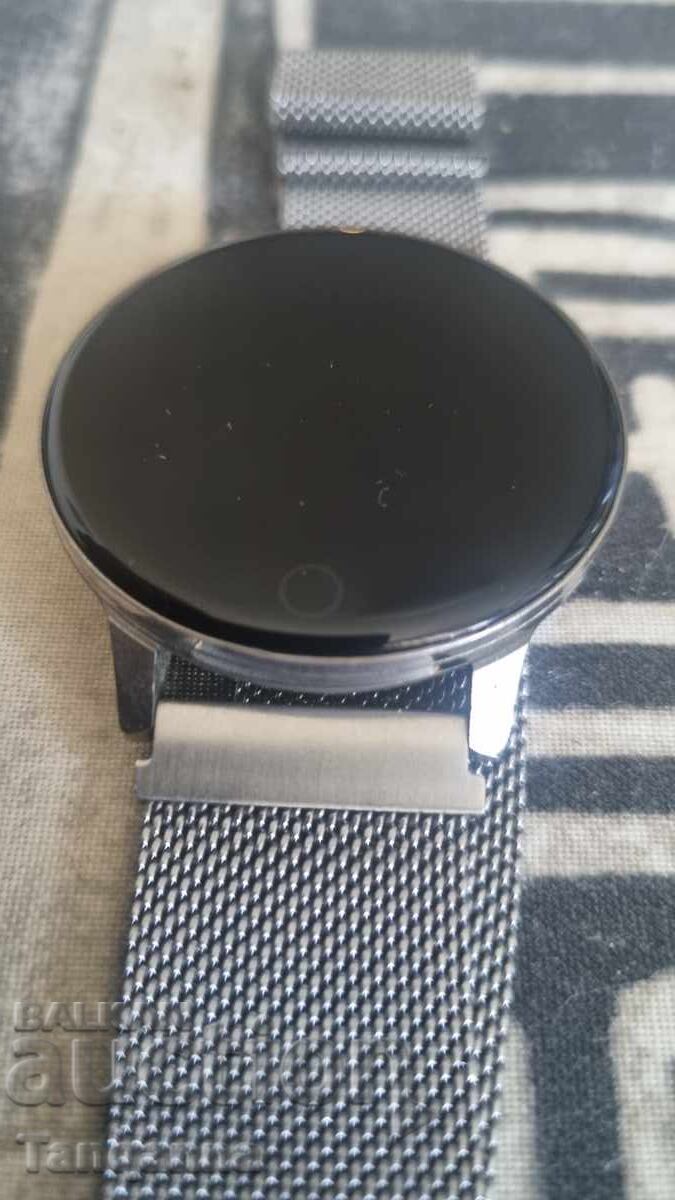 Smart watch with price 20.00 BGN | € 10.23