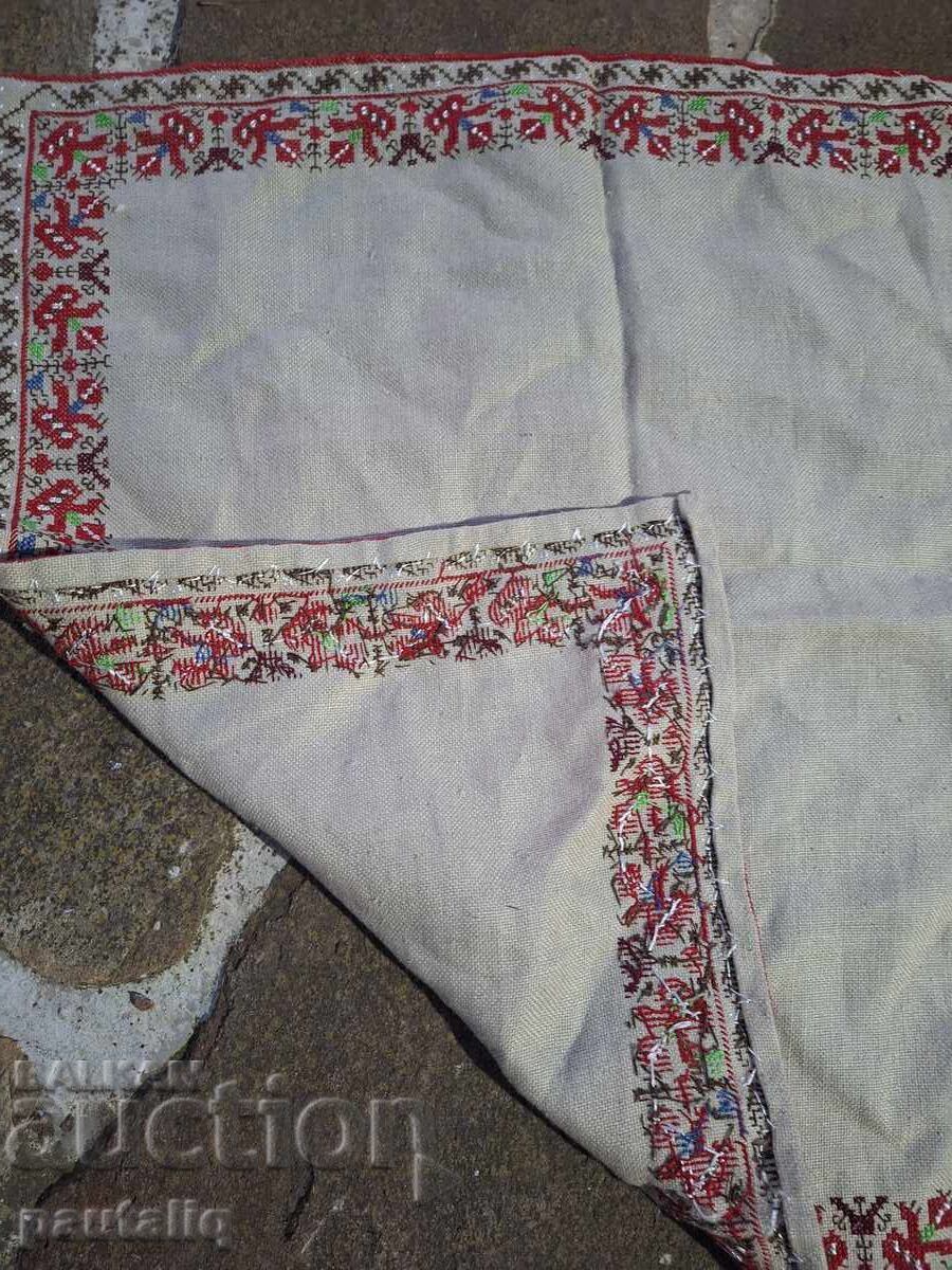 Livrarea Pătrat brodat manual, model tradițional Livrarea Pătrat brodat manual, model tradițional