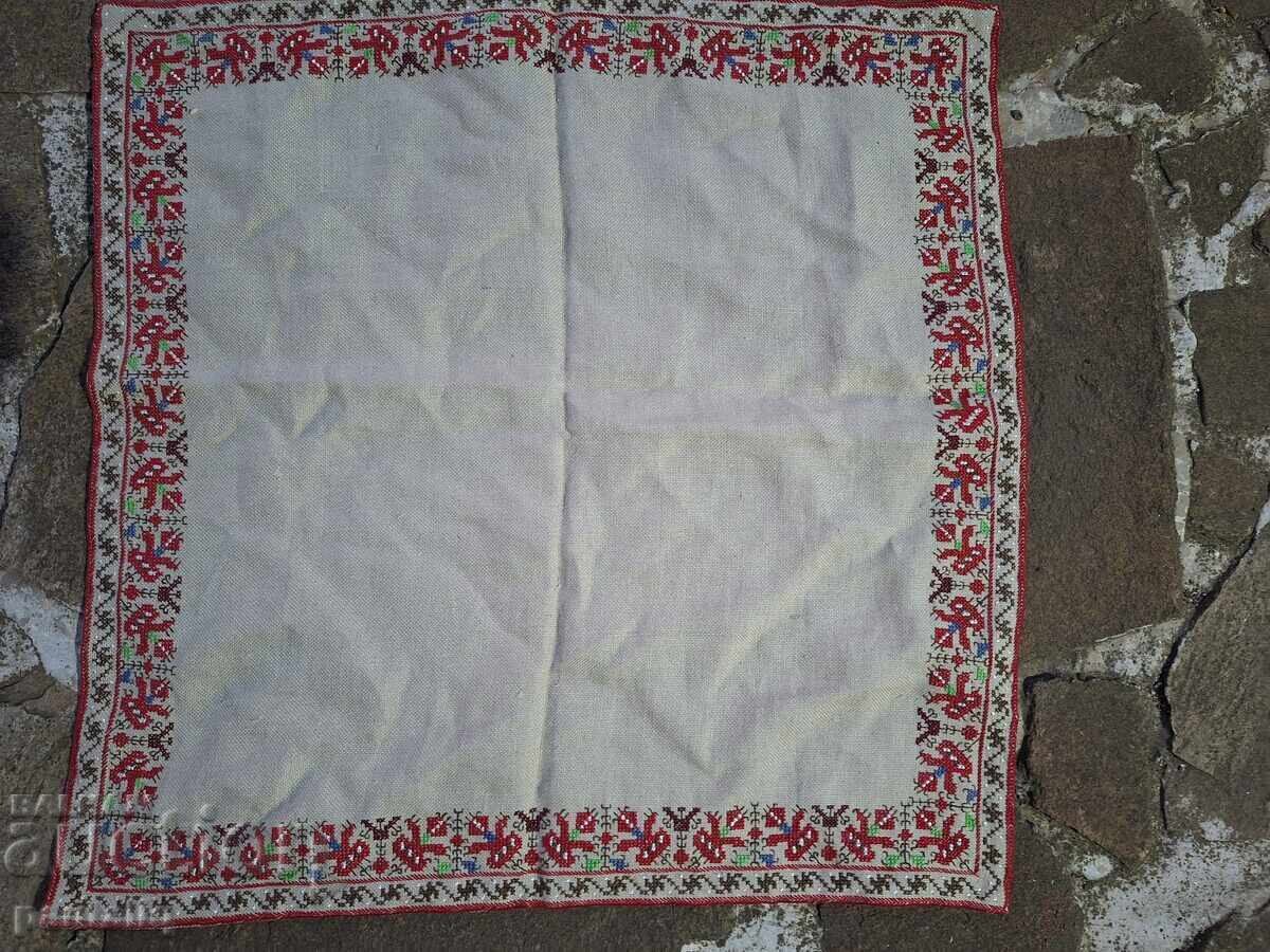 Pătrat brodat manual, model tradițional Pătrat brodat manual, model tradițional