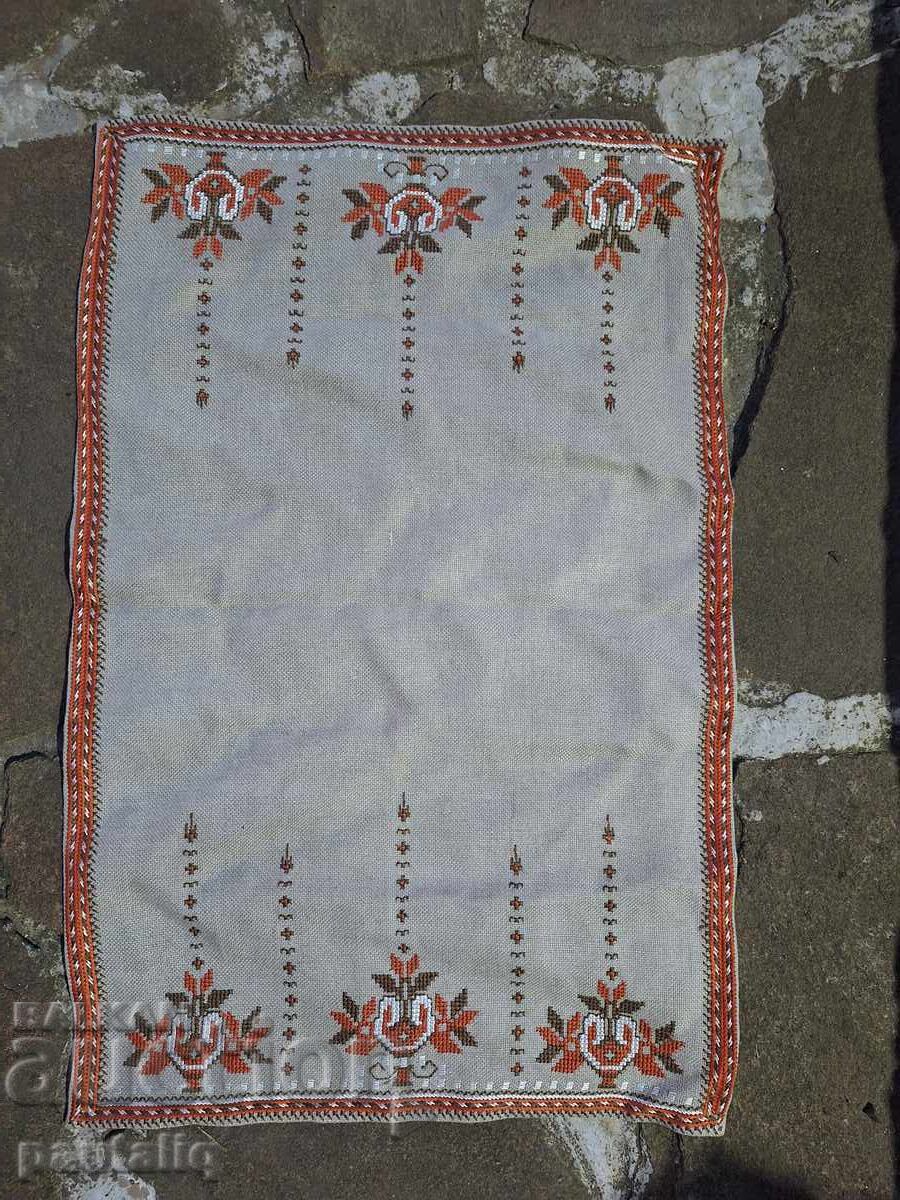 Pătrat brodat manual, model tradițional Pătrat brodat manual, model tradițional