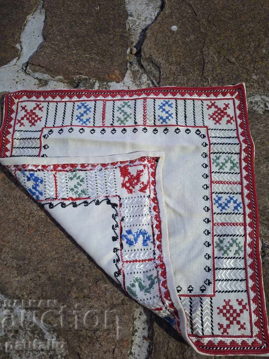 Licitație Pătrat brodat manual, model tradițional