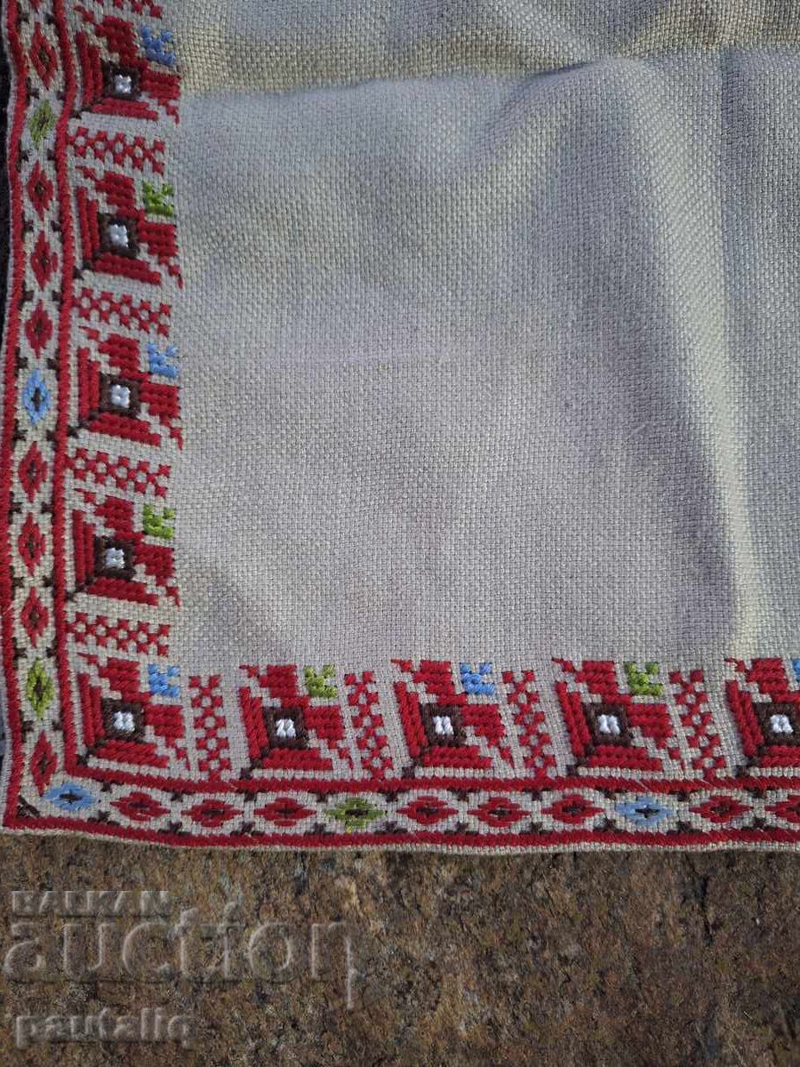 Licitație Pătrat brodat manual, model tradițional Licitație Pătrat brodat manual, model tradițional