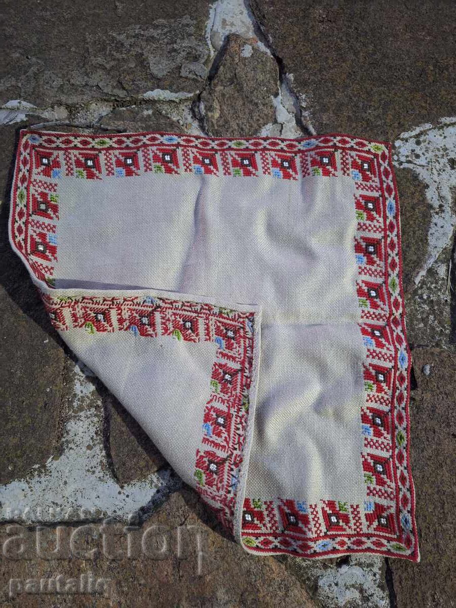 Livrarea Pătrat brodat manual, model tradițional Livrarea Pătrat brodat manual, model tradițional