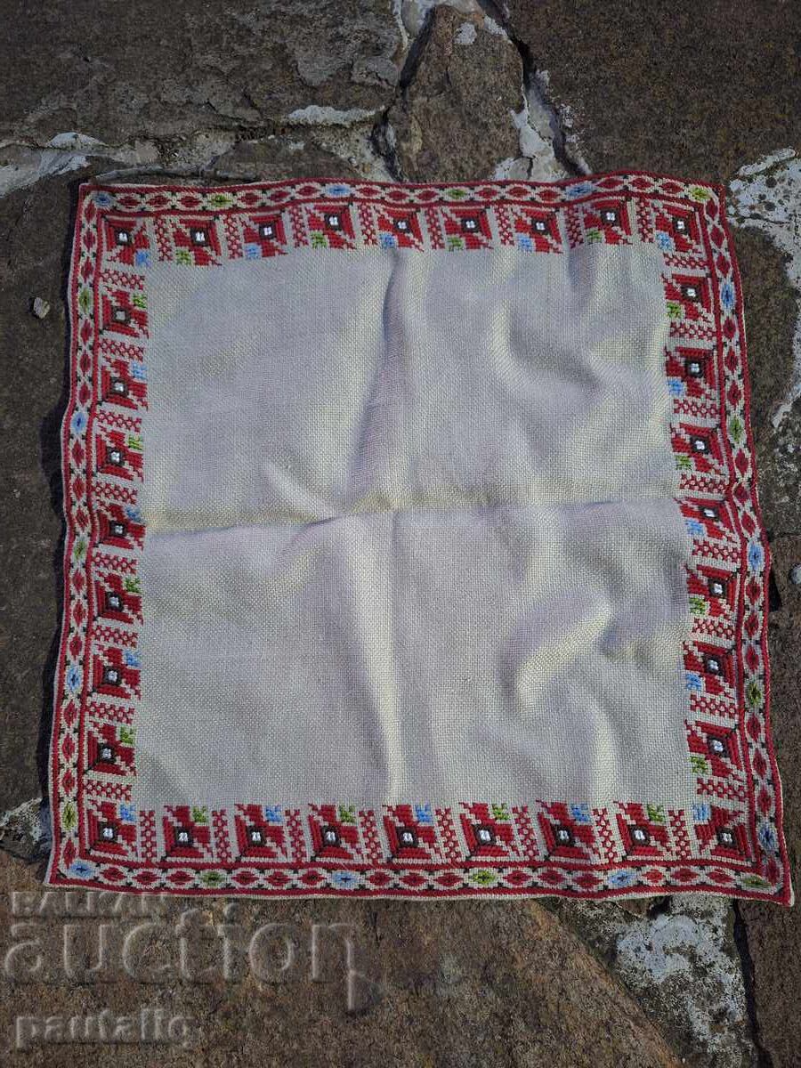 Pătrat brodat manual, model tradițional Pătrat brodat manual, model tradițional