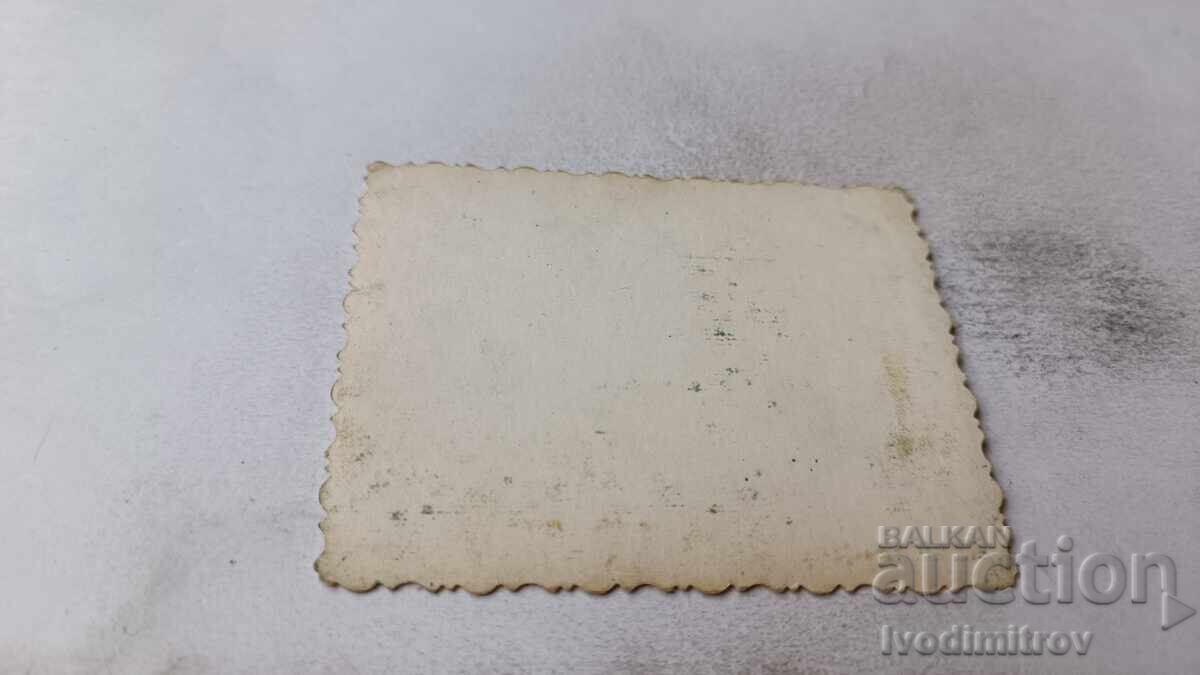 Fotografie Tineri pe malul mării cu preț 2.45 BGN | € 1.25 Fotografie Tineri pe malul mării cu preț 2.45 BGN | € 1.25