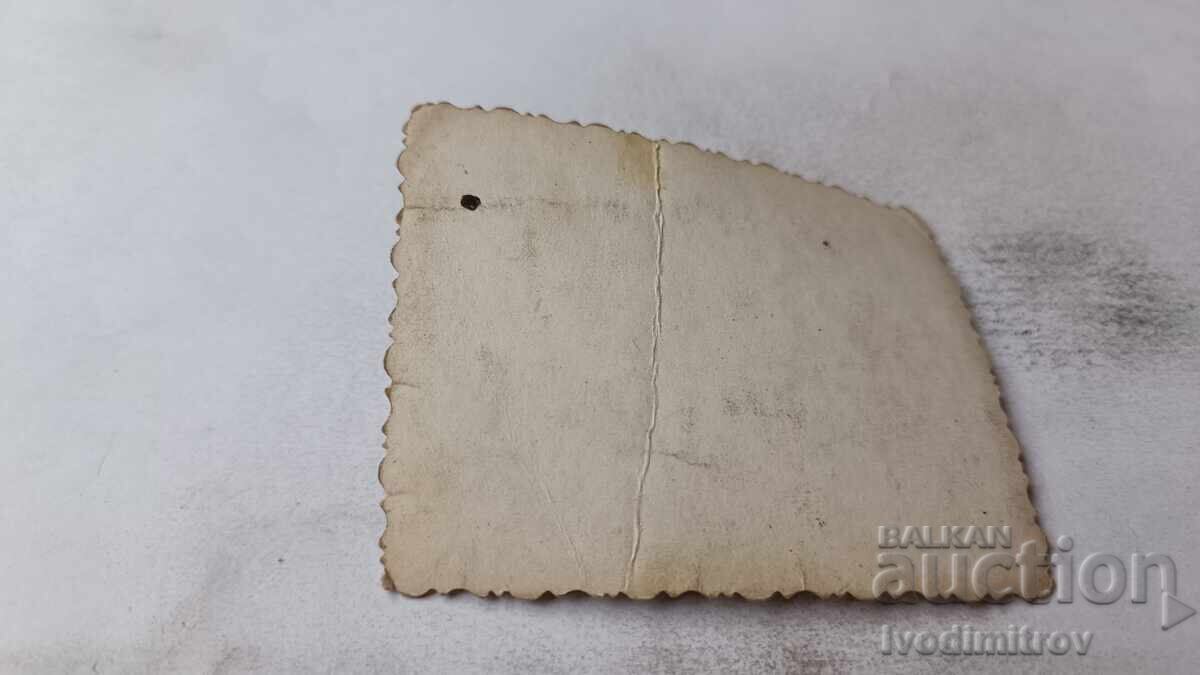 Fotografie Tineri pe malul mării cu preț 2.45 BGN | € 1.25