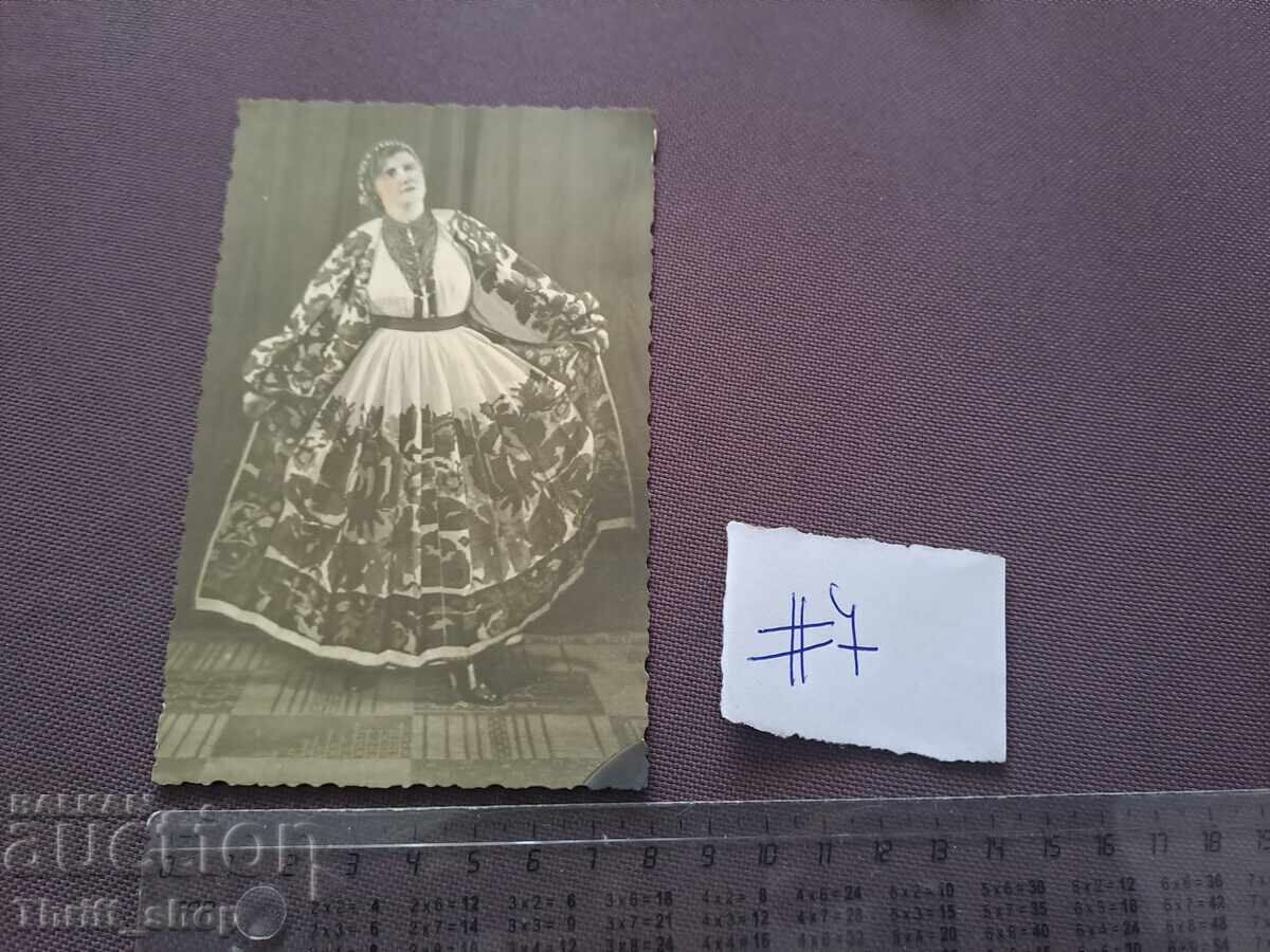 Εικόνα/Φωτογραφία - Γυναίκα με φόρεμα Εικόνα/Φωτογραφία - Γυναίκα με φόρεμα