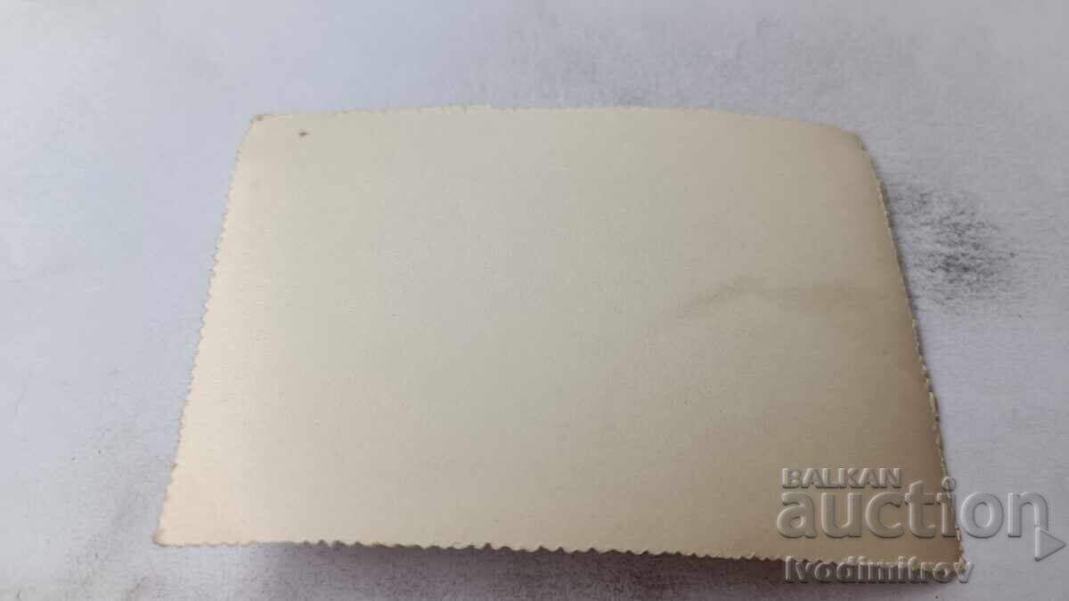 Снимка Трима мъже на плажа с цена 2.65 лв. | € 1.35 Снимка Трима мъже на плажа с цена 2.65 лв. | € 1.35