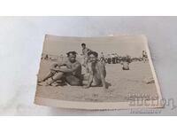 Снимка Трима мъже на плажа