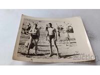 Снимка Двама мъже на плажа