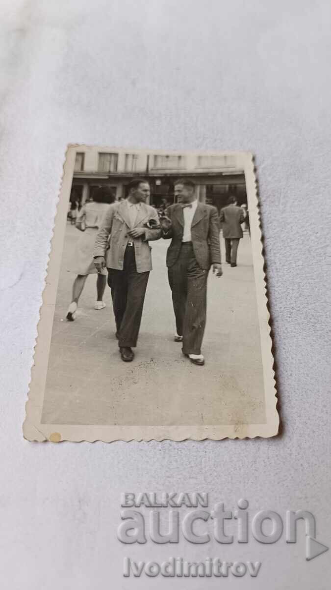 Photo Sofia Two young men on a walk Photo Sofia Two young men on a walk