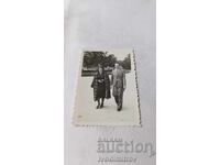 Φωτογραφία Βάρνα Άνδρας και νεαρό κορίτσι στον θαλάσσιο κήπο