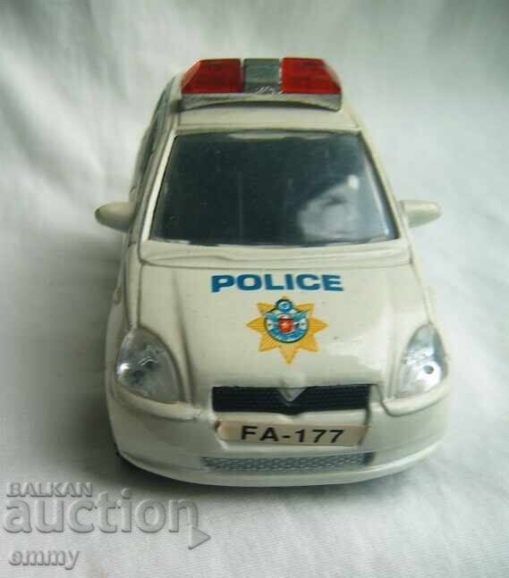 Model mașinuță de jucărie metalică "Poliție", China cu preț 15.00 BGN | € 7.67 Model mașinuță de jucărie metalică "Poliție", China cu preț 15.00 BGN | € 7.67