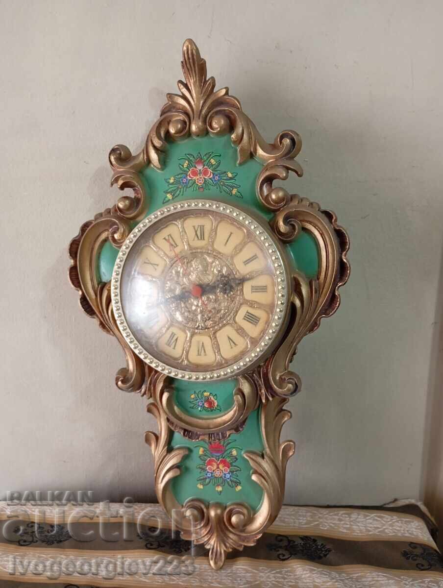 Ρολόι τοίχου σε στυλ μπαρόκ