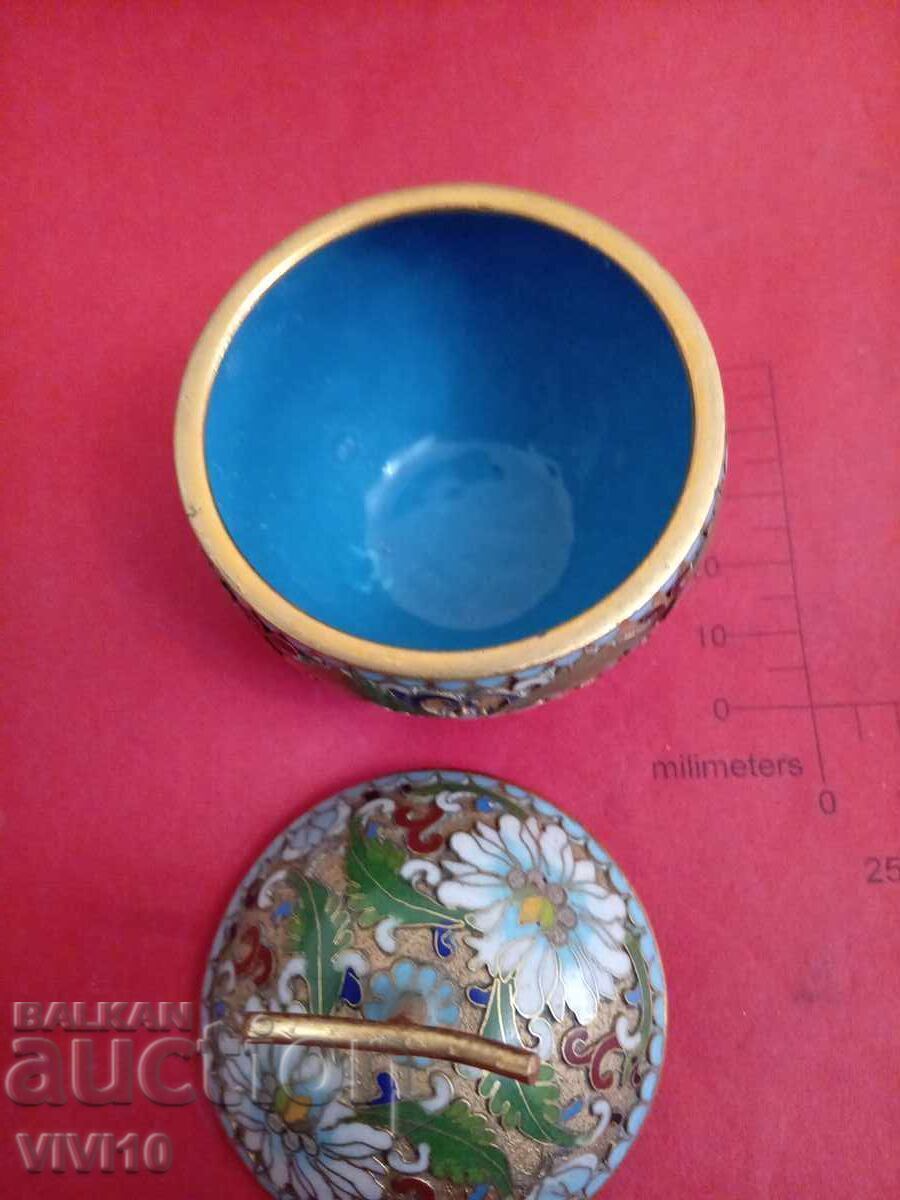 Старинна кутийка за бижута,емаил, клазоне с цена 60.00 лв. | € 30.68 Старинна кутийка за бижута,емаил, клазоне с цена 60.00 лв. | € 30.68