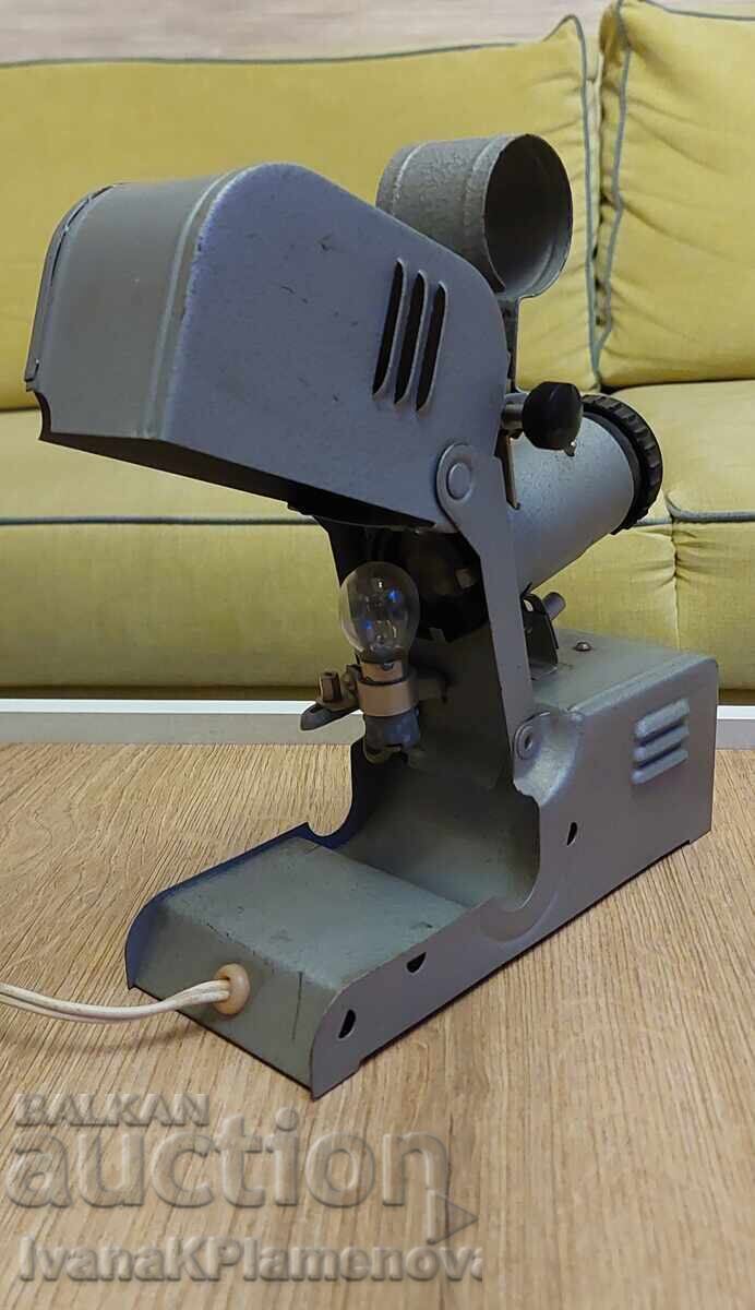 Delivery of Projector from the socialist era, working, for connoisseurs