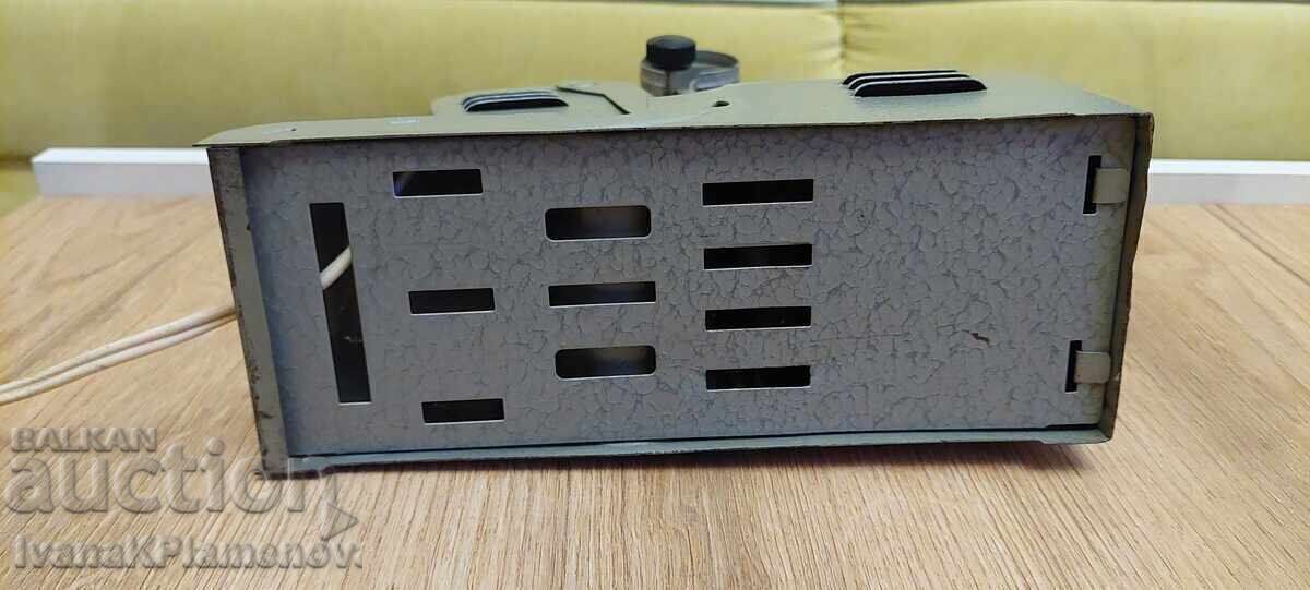 Aparat de proiecție de pe vremea comuniștilor funcționează pentru cunoscători - 5