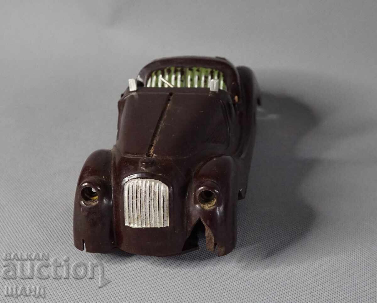 Стара Българска Бакелитена играчка ретро кола дип комуна с цена 30.00 лв. | € 15.34