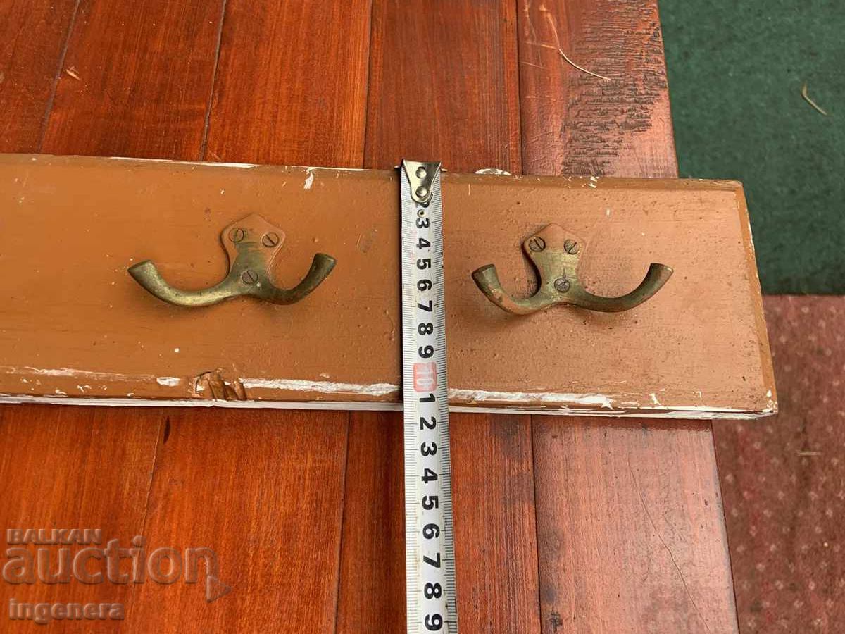 Auction  HANGER HANGER WOOD ANTIQUE WALL