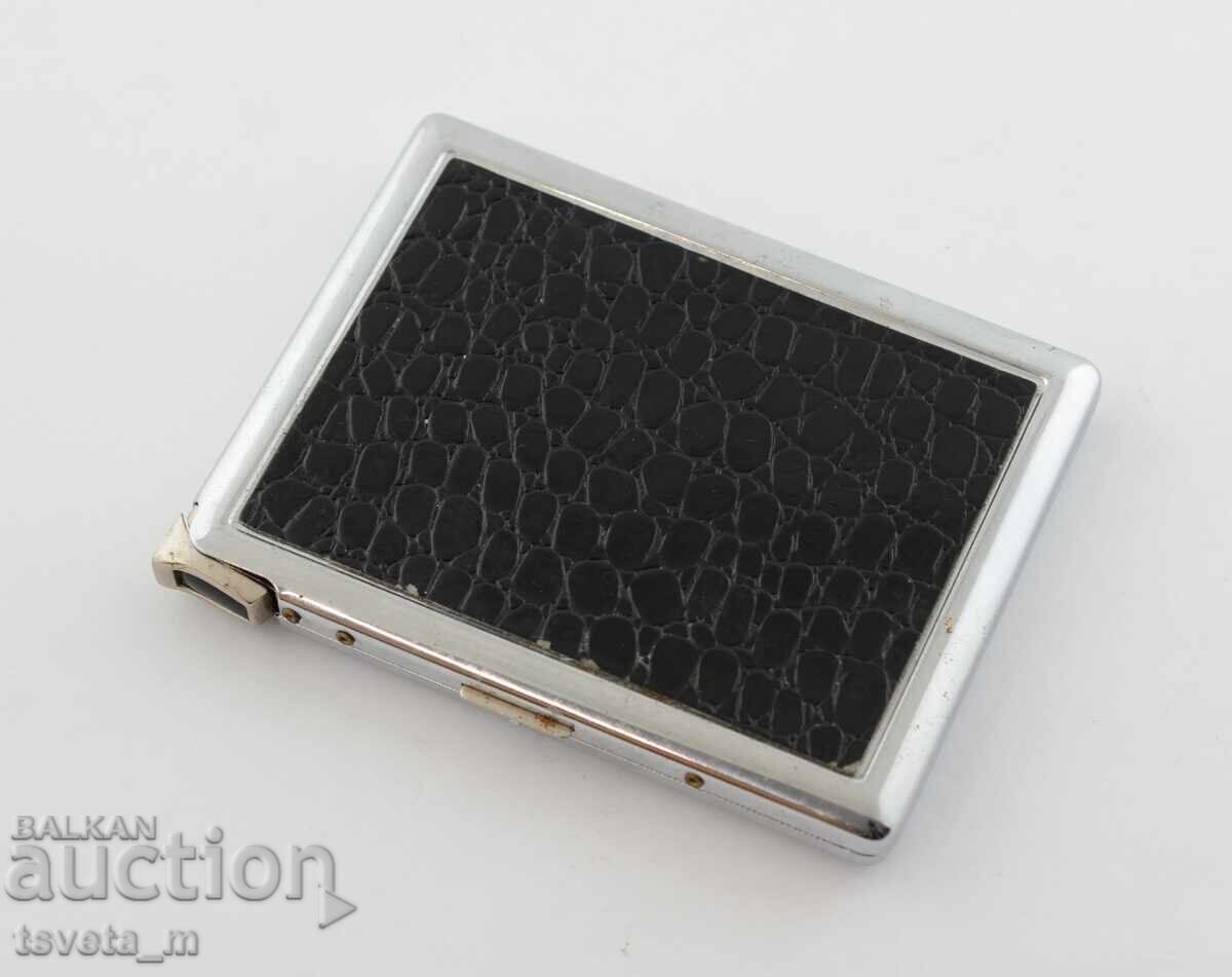 Antique snuffbox with lighter