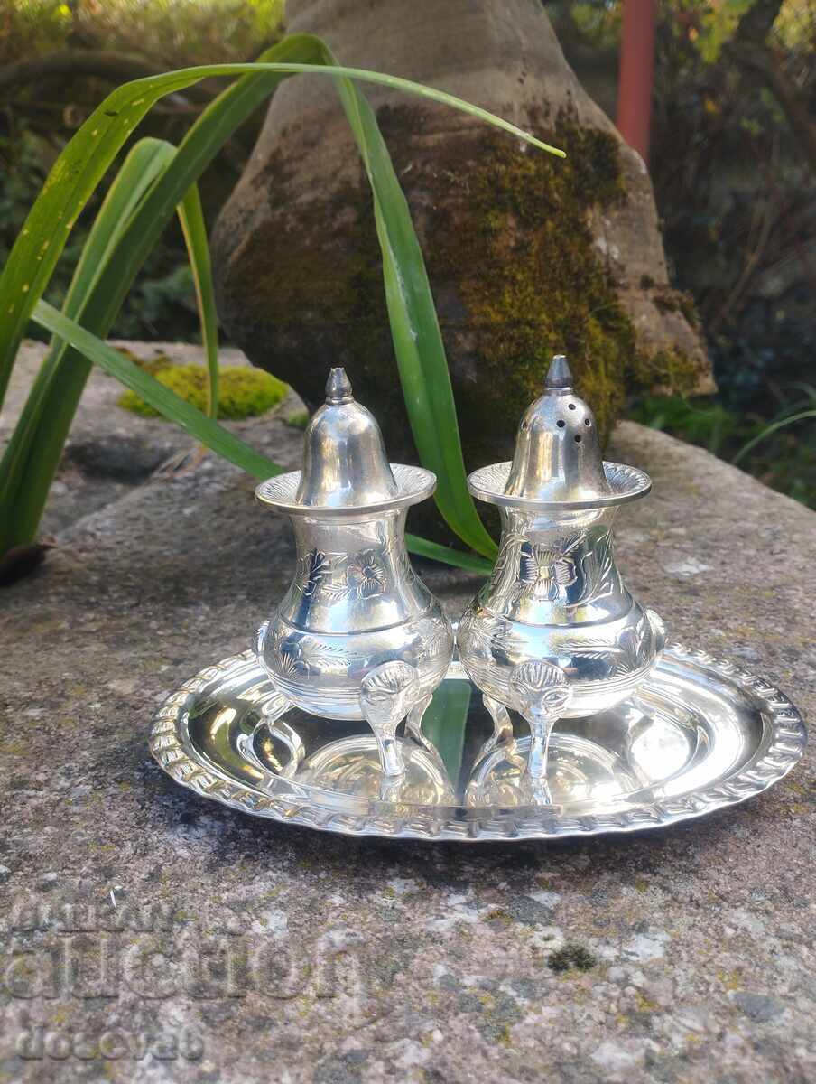 Set vintage EPNS pentru sare și piper cu preț 70.00 BGN | € 35.79