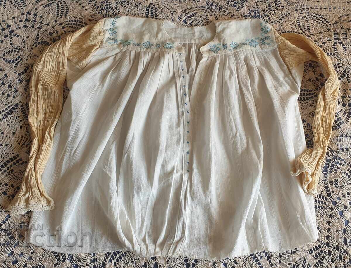 Licitație Cămașă scurtă autentică din costum popular Licitație Cămașă scurtă autentică din costum popular