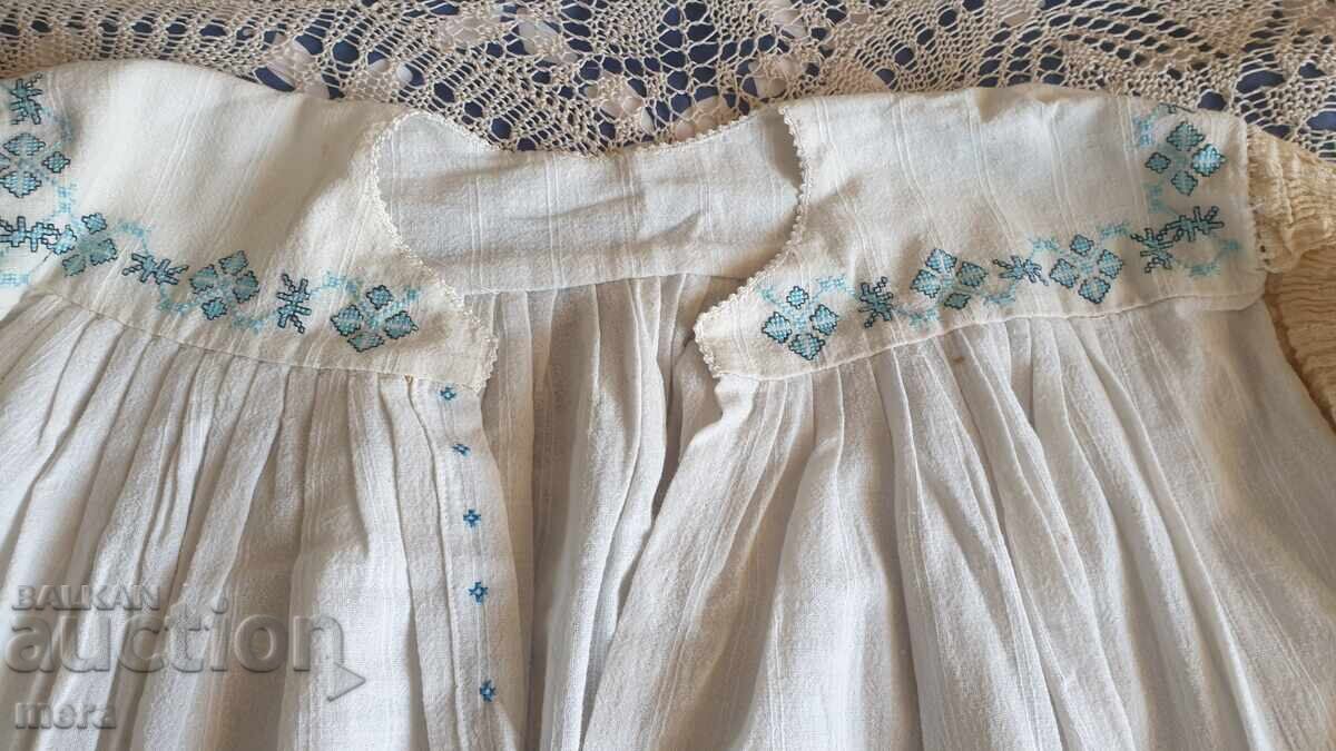 Livrarea Cămașă scurtă autentică din costum popular Livrarea Cămașă scurtă autentică din costum popular