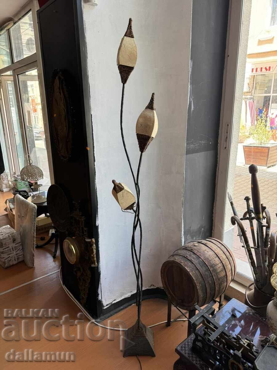 Δημοπρασία Αρχαίο μεταλλικό φωτιστικό δαπέδου Δημοπρασία Αρχαίο μεταλλικό φωτιστικό δαπέδου