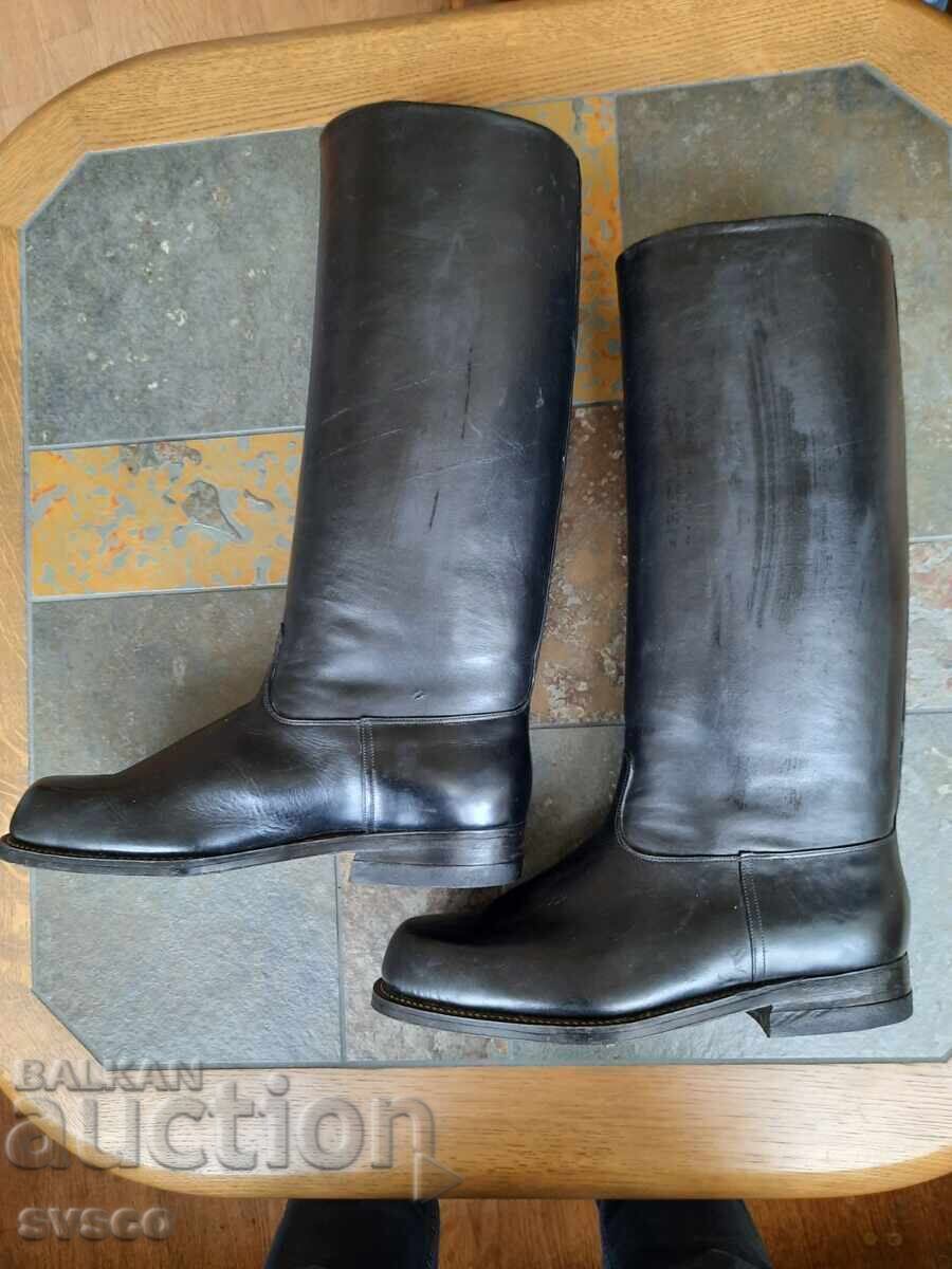 Офицерски ботуши 41/42 с цена 190.00 лв. | € 97.15