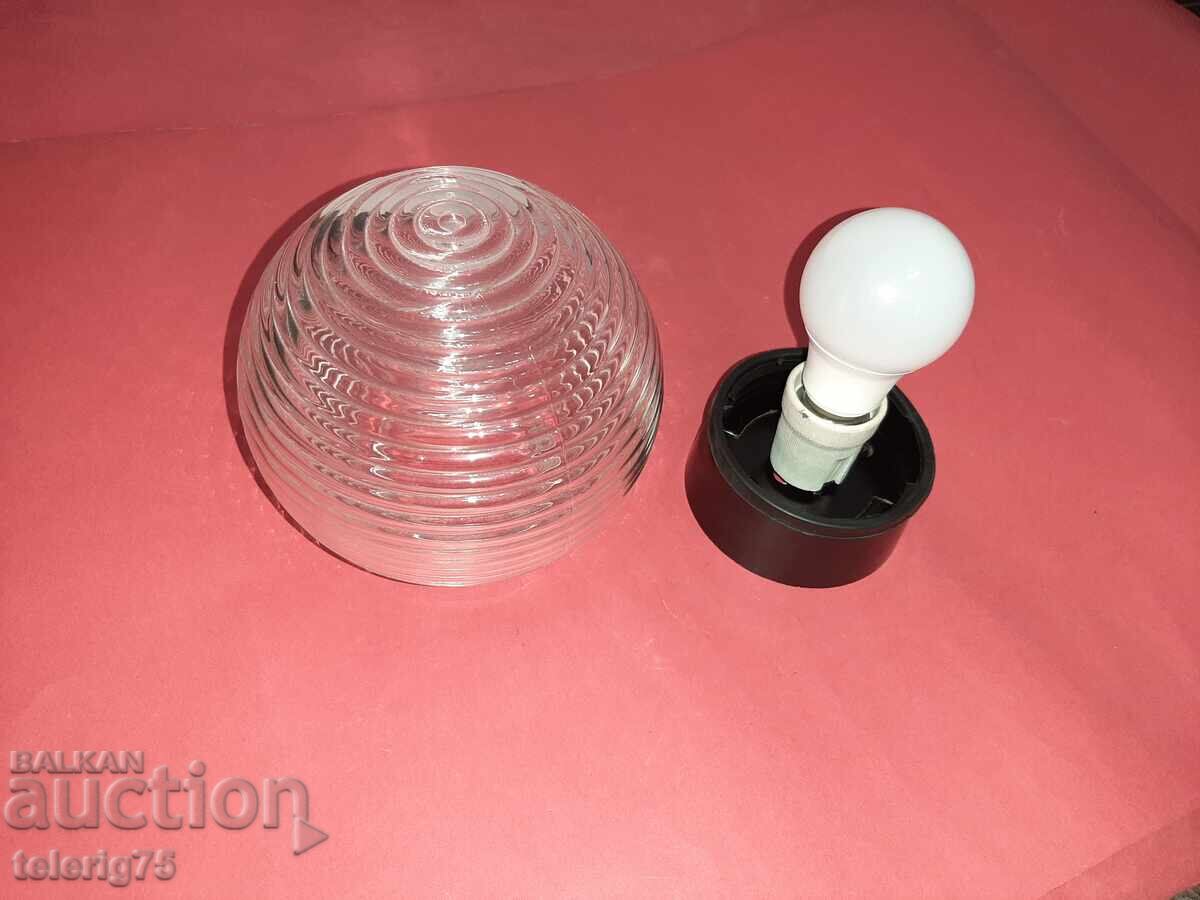 Vechi Plafonieră Retro Tip Glob pentru Montaj Aparent + Bec LED cu preț 20.00 BGN | € 10.23
