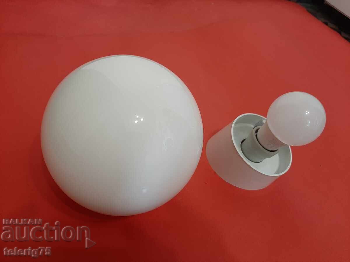 Plafon tip Bilă pentru montaj aparent + Bec LED cu preț 17.00 BGN | € 8.69