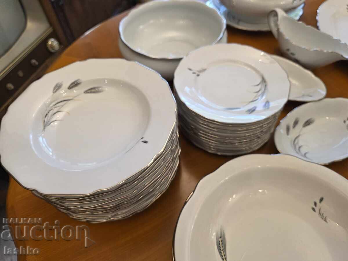 French porcelain dinner service with price 499.99 BGN | € 255.64