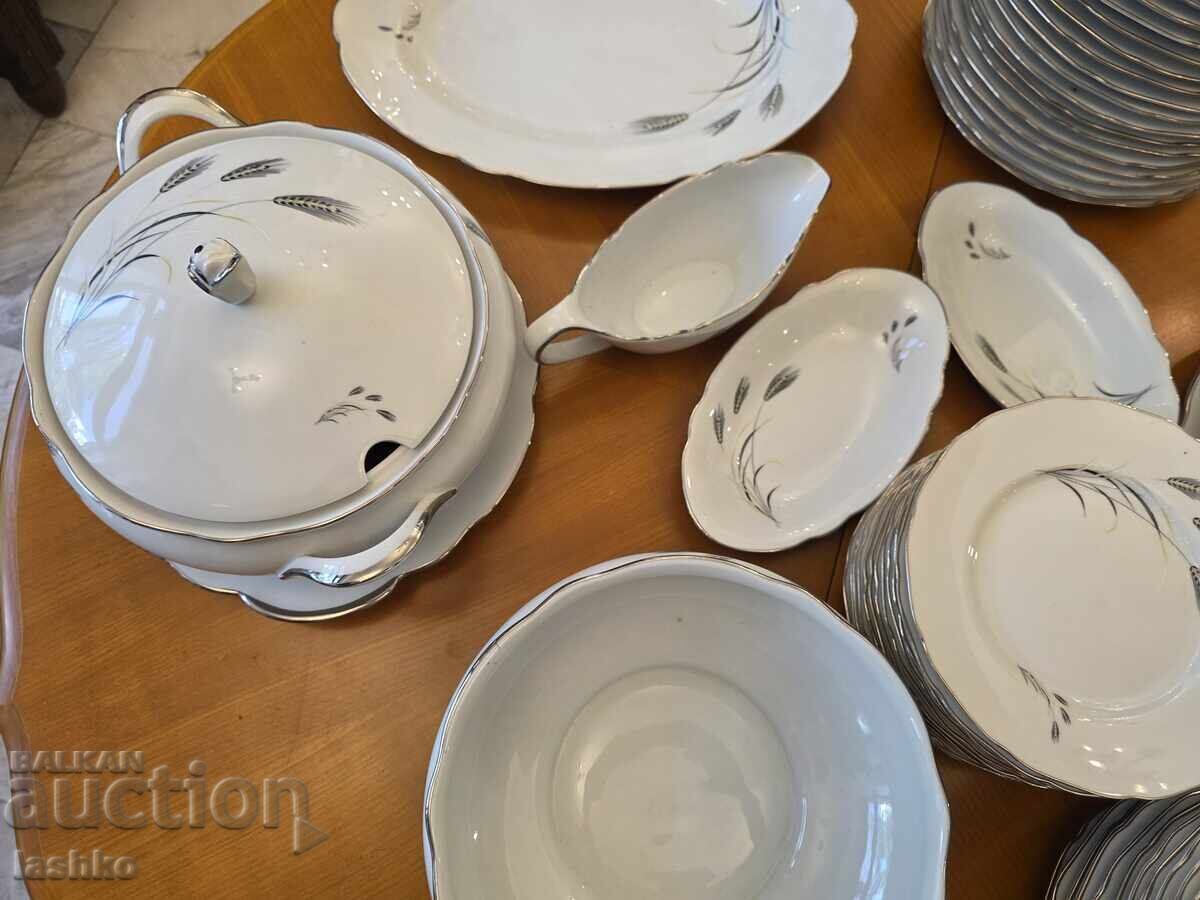 Auction  French porcelain dinner service