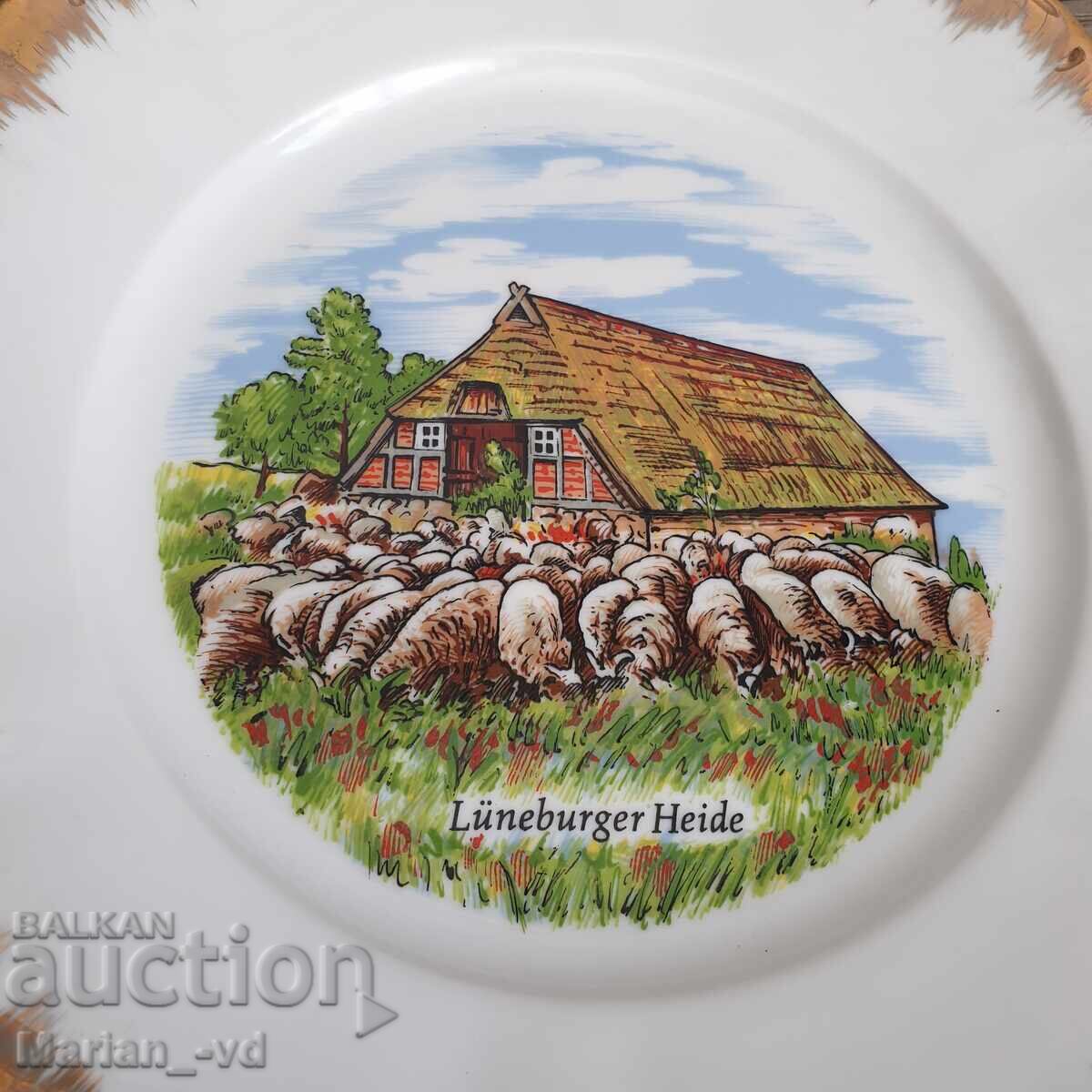 Порцеланова чиния за стена Bavaria с цена 30.00 лв. | € 15.34 Порцеланова чиния за стена Bavaria с цена 30.00 лв. | € 15.34