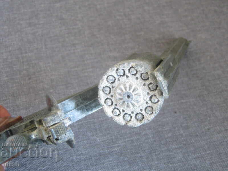 Licitație Robert Adams pistol capsulă jucărie pentru copii Germania Licitație Robert Adams pistol capsulă jucărie pentru copii Germania