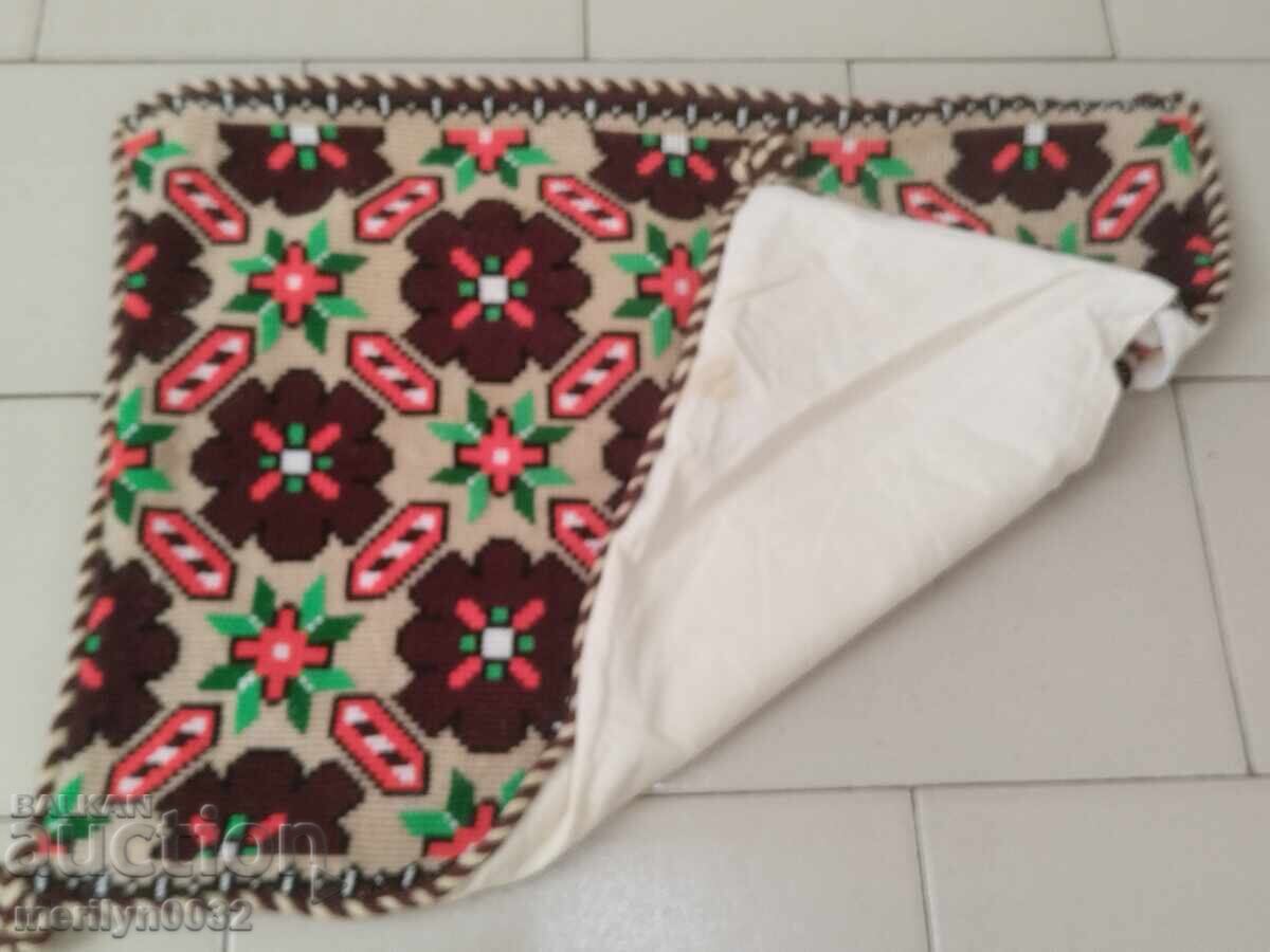 Față de pernă țesută manual, veche cu preț 40.00 BGN | € 20.45 Față de pernă țesută manual, veche cu preț 40.00 BGN | € 20.45