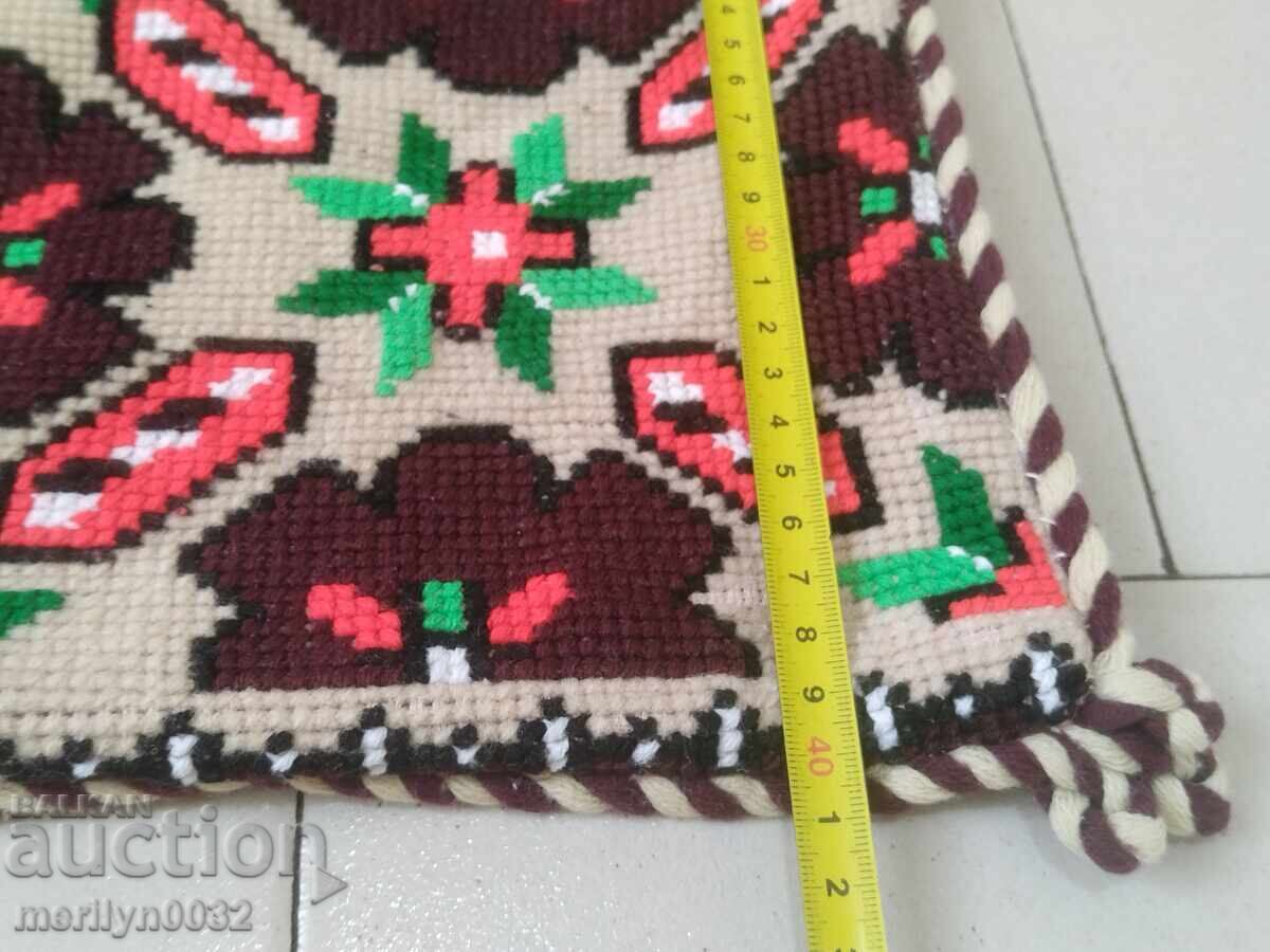 Delivery of Old hand-woven pillowcase face Delivery of Old hand-woven pillowcase face