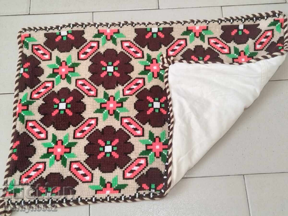 Old hand-woven pillowcase face Old hand-woven pillowcase face