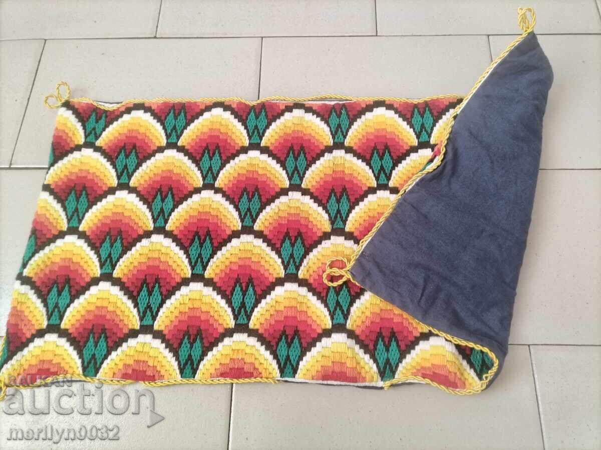 Covor țesut manual vechi pentru perete, colorat cu preț 40.00 BGN | € 20.45