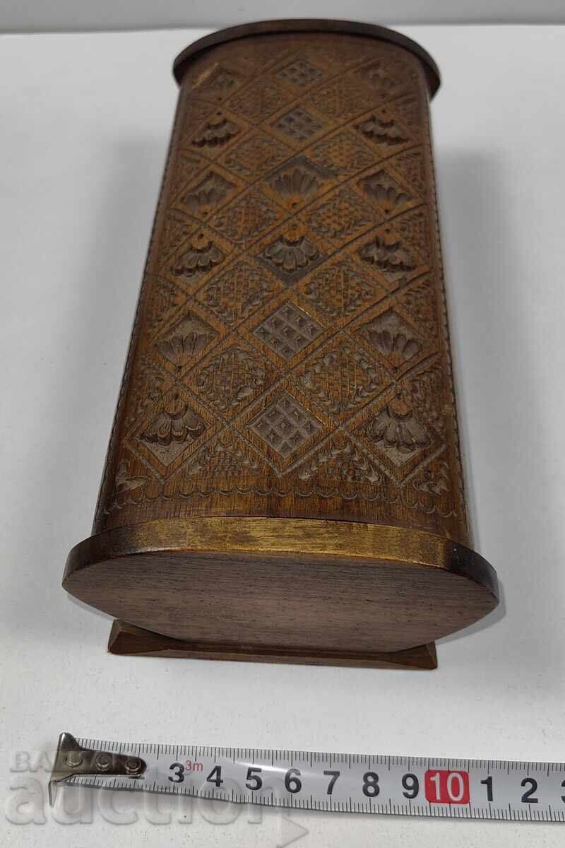 OLD CARVED JEWELRY BOX WOODCARVING with price 25.00 BGN | € 12.78 OLD CARVED JEWELRY BOX WOODCARVING with price 25.00 BGN | € 12.78