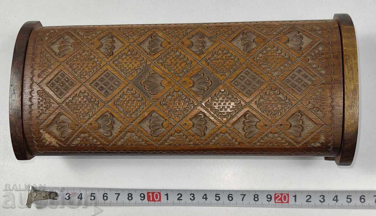 Auction OLD CARVED JEWELRY BOX WOODCARVING Auction OLD CARVED JEWELRY BOX WOODCARVING