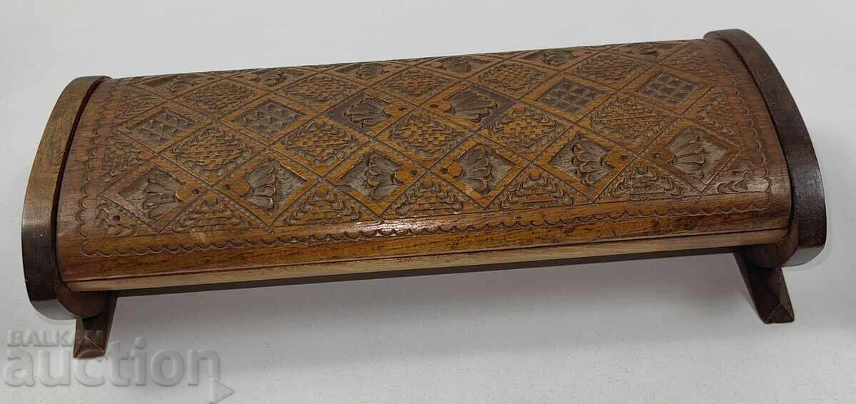 OLD CARVED JEWELRY BOX WOODCARVING OLD CARVED JEWELRY BOX WOODCARVING