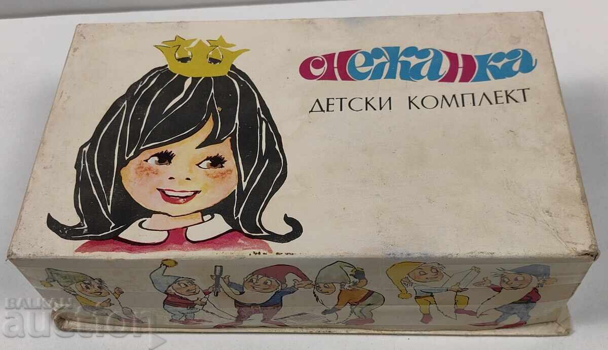 СНЕЖАНКА ДЕТСКИ КОМПЛЕКТ ЧЕТКА ЗЪБИ ДЖУДЖЕ СОЦ ПРАЗНА КУТИЯ - 6 СНЕЖАНКА ДЕТСКИ КОМПЛЕКТ ЧЕТКА ЗЪБИ ДЖУДЖЕ СОЦ ПРАЗНА КУТИЯ - 6