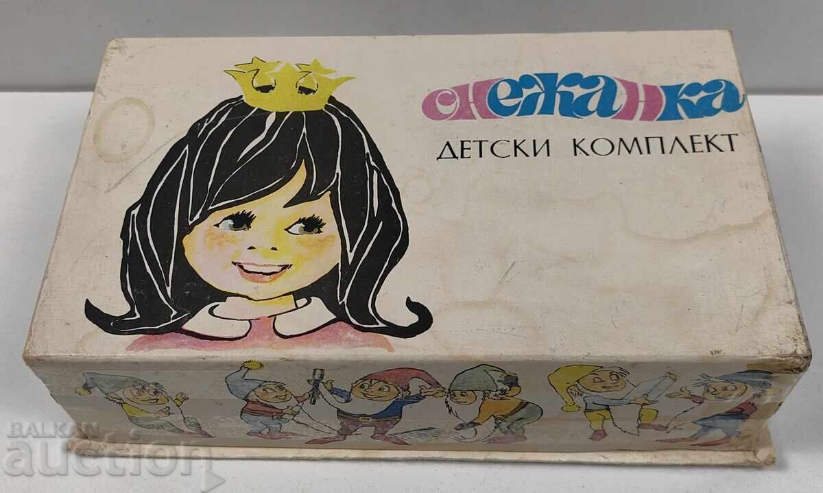 СНЕЖАНКА ДЕТСКИ КОМПЛЕКТ ЧЕТКА ЗЪБИ ДЖУДЖЕ СОЦ ПРАЗНА КУТИЯ СНЕЖАНКА ДЕТСКИ КОМПЛЕКТ ЧЕТКА ЗЪБИ ДЖУДЖЕ СОЦ ПРАЗНА КУТИЯ