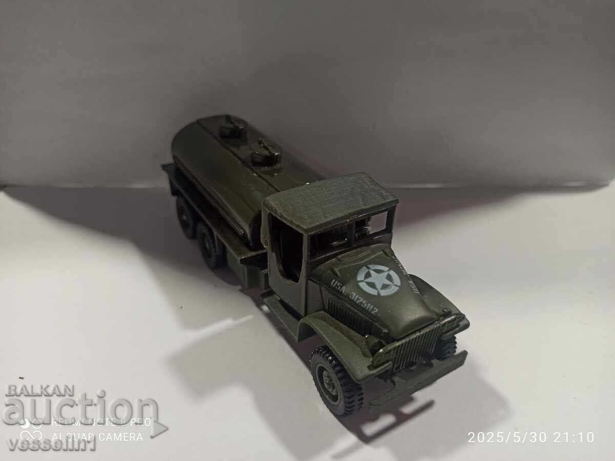 Delivery of Old Solido military truck of the American army