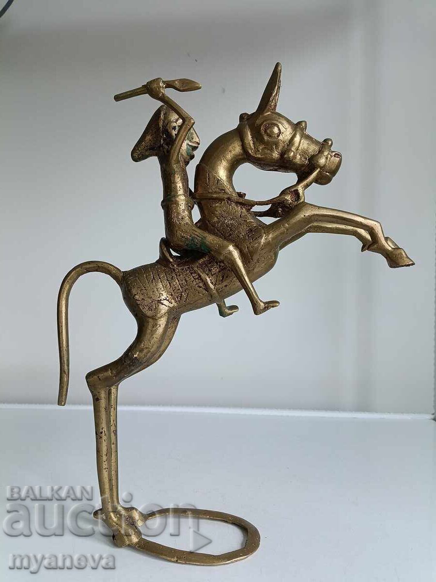 Bronze, massive sculpture with a hunting scene with price 150.00 BGN | € 76.69
