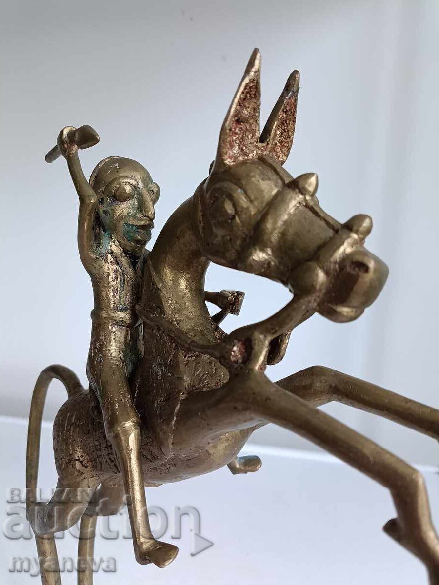 Delivery of Bronze, massive sculpture with a hunting scene