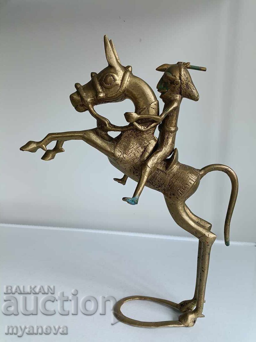 Bronze, massive sculpture with a hunting scene