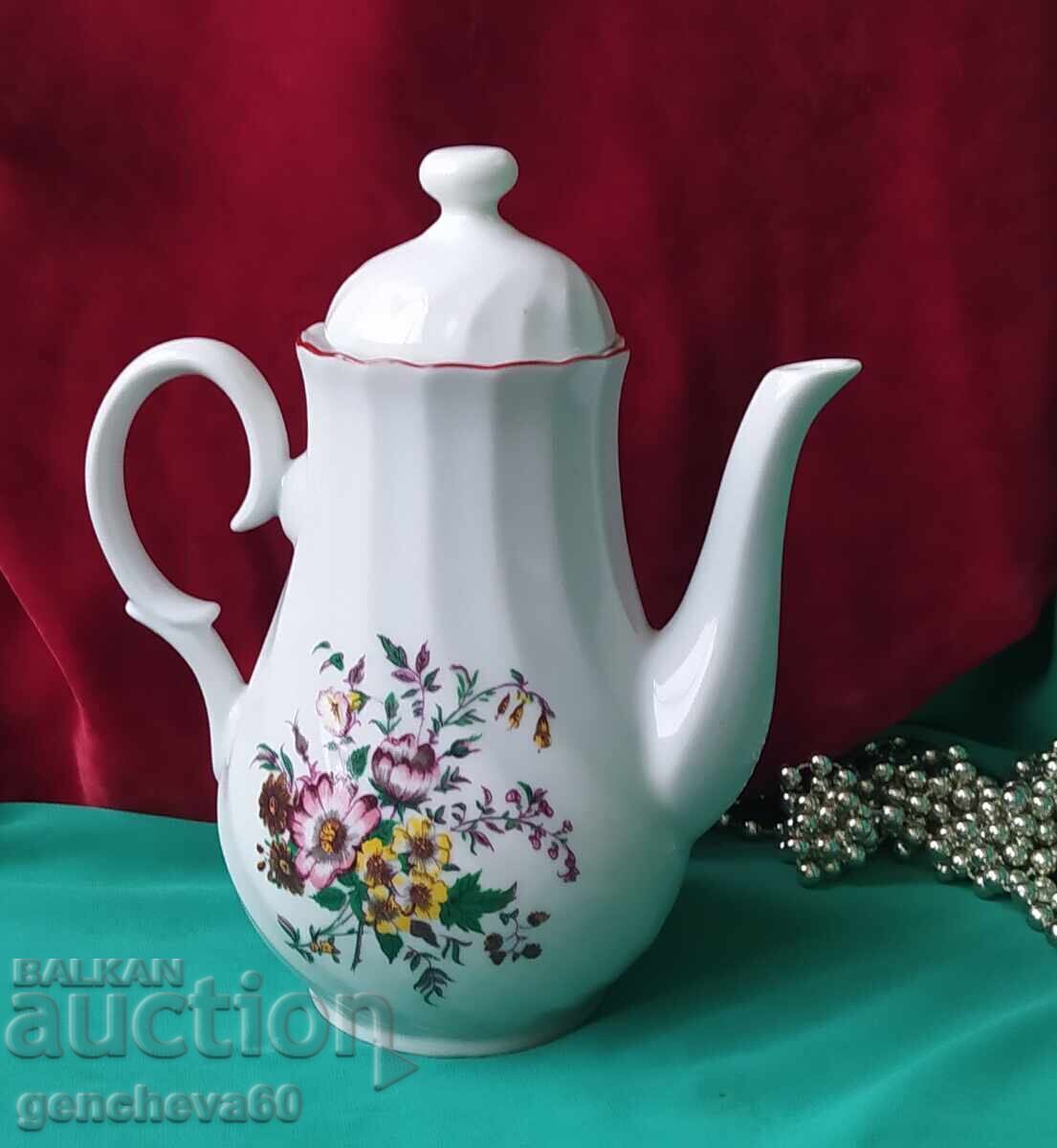 Βουλγαρική πορσελάνινη κανάτα με τιμή 21.00 BGN | € 10.74