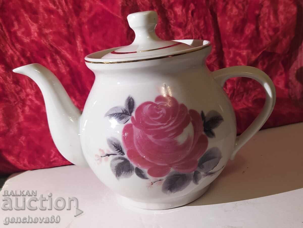 Licitație Ceainic vintage din porțelan rusesc Dovbiș Licitație Ceainic vintage din porțelan rusesc Dovbiș